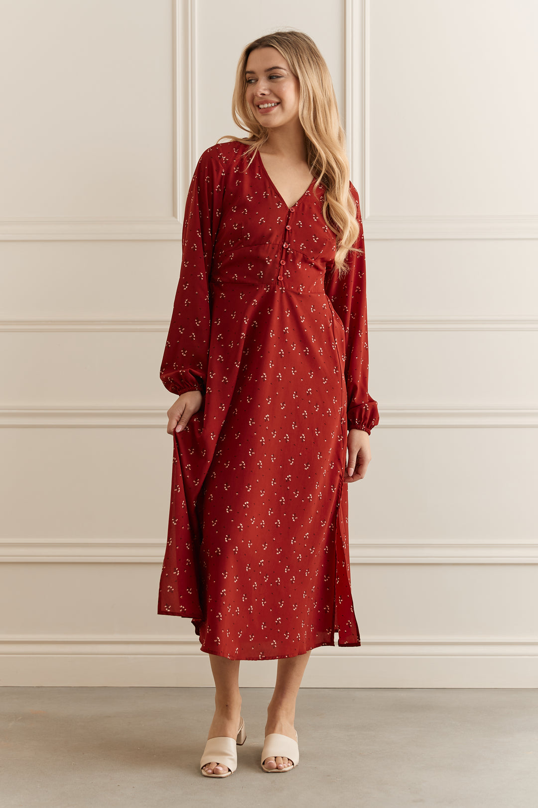 Robe Longue Noire Fleurie Wallis - Taille 10-12, Sans Manches, Entièrement Doublée, Très Bon état