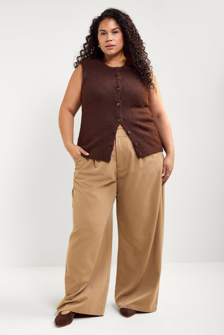 Buttoned Knit Tank Top - 8172 | Womance