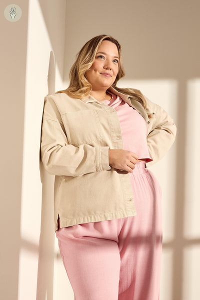 Veste en jeans ample - 7028 (Seconde Main)-Chemise - Seconde main-Trove-Beige-XS-a711d98d-ef36-49ae-b964-5959510f7cf2-WOMANCE