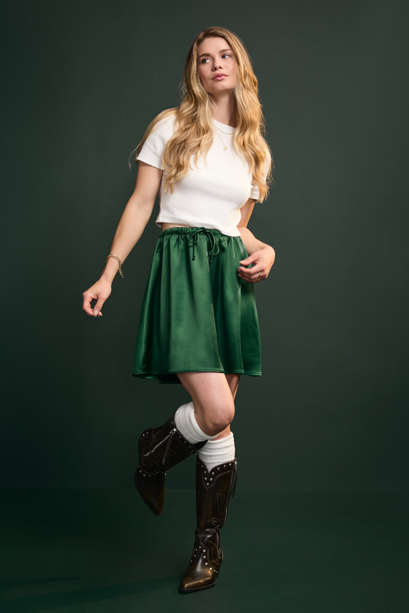 Jupe courte en satin - 6052